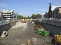 905478 Gezicht op het ontmantelen van de 'Catharijnebak' ter hoogte van de Daalsesingel (links) en Catharijnekade te ...